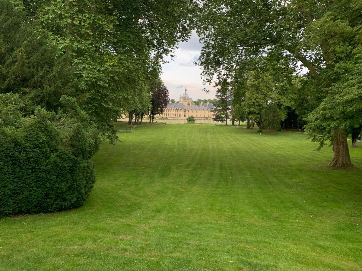 Le Logis Cantilien Lamorlaye-Chantilly Eksteriør billede